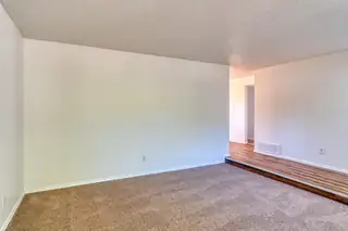 11720 GOLDEN GATE Avenue NE 