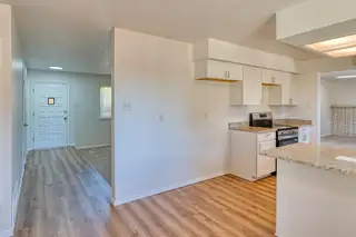 11720 GOLDEN GATE Avenue NE 