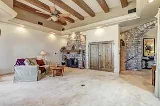 33 VIA ENTRADA Kitchen