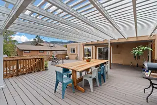 609 MARK Drive NE Patio