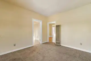 1311 EDITH Boulevard SE Kitchen