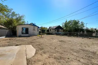 1311 EDITH Boulevard SE Backyard