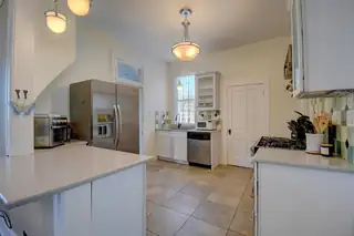 420 EDITH Boulevard SE Kitchen