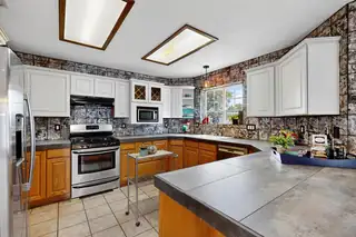 11 CHELSEA Lane Kitchen