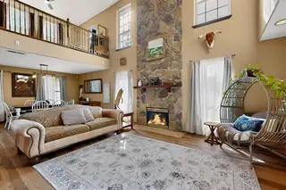 11 CHELSEA Lane Living Room