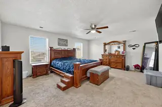 50 HERMANOS Loop Bedroom