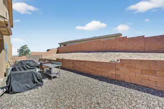 50 HERMANOS Loop Backyard