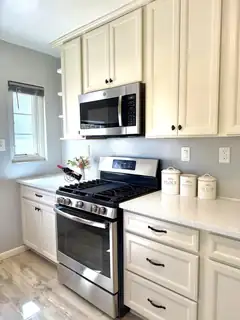 611 CARLISLE Boulevard SE Kitchen
