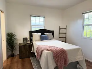 611 CARLISLE Boulevard SE Bedroom