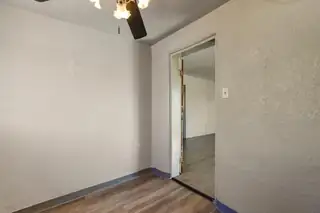 1924 EDITH Boulevard SE Living Room