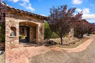 8801 GLENDALE Avenue NE 