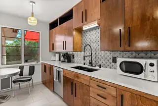 3600 MACKLAND Avenue NE 