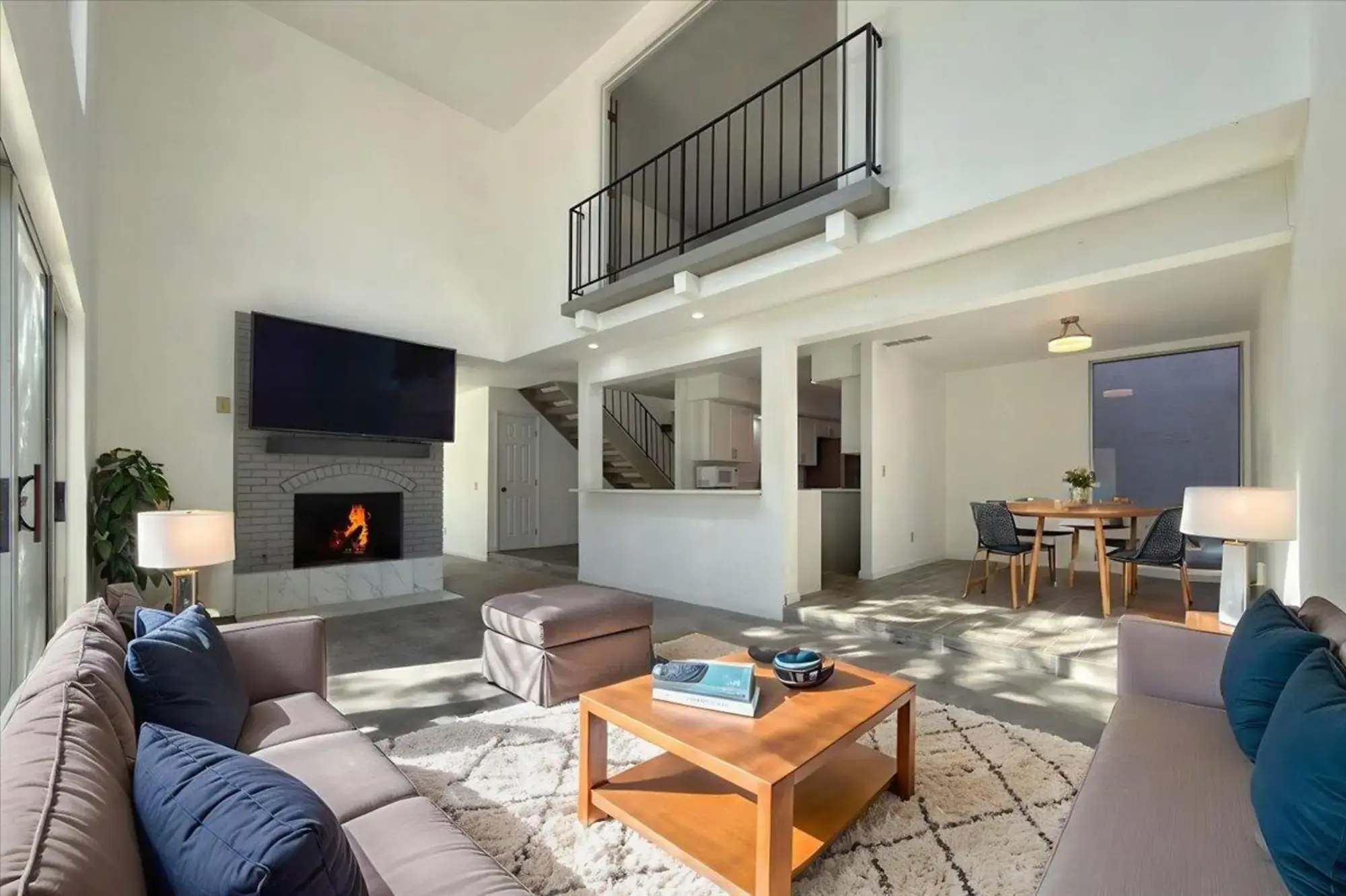 5812 TORREON Drive NE