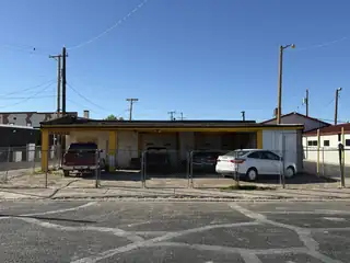 835 W CASTILLO Avenue 