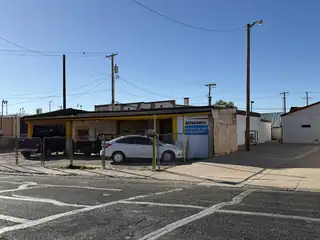 835 W CASTILLO Avenue 