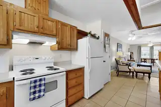 1344 GRANDE Boulevard SE D Kitchen