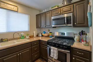 21 SOMMERSET Drive SE Living Room