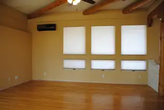 10401 OAKLAND Avenue NE Living Room