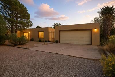 925 TRAMWAY Lane NE, Albuquerque