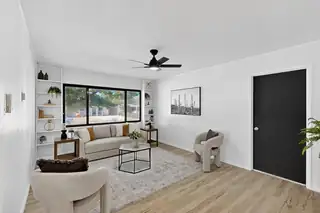 1820 Lester Drive NE Drive NE Living Room