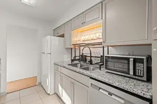 3839 MONTGOMERY Boulevard NE #732 Living Room