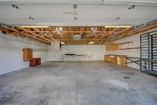 1855 MURRAY Loop Garage