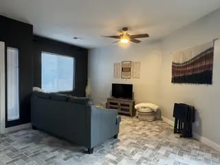 201 LAGUNA Boulevard NW 