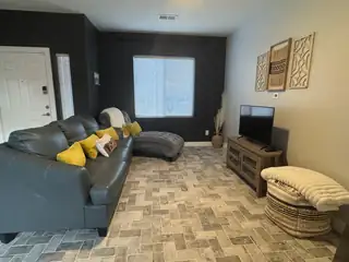 201 LAGUNA Boulevard NW 