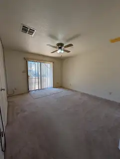 1441 E Riverside Drive Bedroom