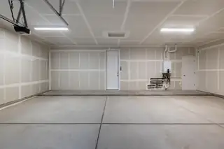 6817 Preston Road Garage