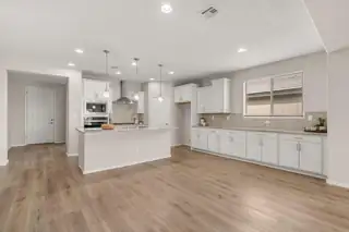 934 Zafiro Road SE Kitchen