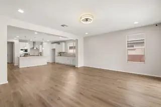 934 Zafiro Road SE Living Room