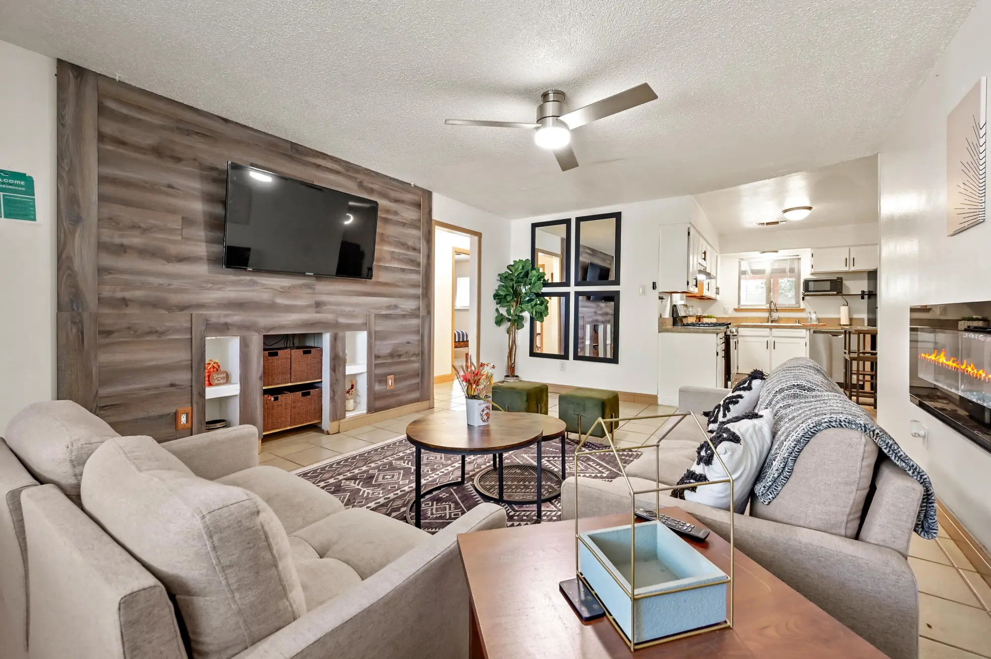 308 LA MEDIA Road SW