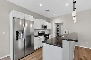 4509 Villa Loma Lane NE Kitchen