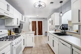 7000 Huerto Avenue NW Kitchen