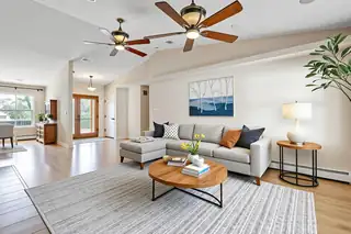 1106 Valley View Drive SW 