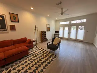 5536 Overlook Drive NE Garage