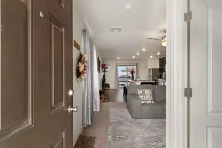 2404 Calle Del Los Claveles 