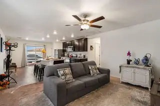 2404 Calle Del Los Claveles 