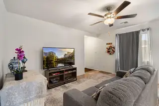 2404 Calle Del Los Claveles 