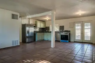 721 Palomas Drive NE Kitchen