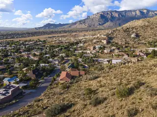 4424/4428 SKYLINE Court NE 