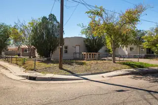 502 Headingly Avenue NW, Albuquerque
