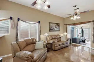 609 Wanda Court SW Living Room