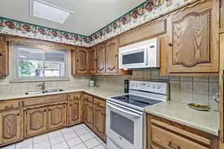 7104 Lantern Road NE Kitchen