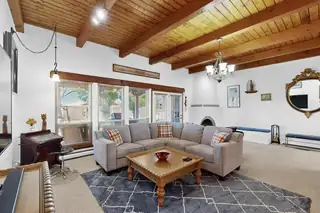 1425 Crestview Drive Living Room