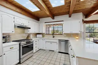 1425 Crestview Drive Kitchen