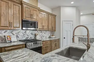 608 Northern Boulevard NE Kitchen