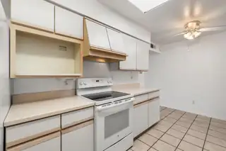 12805 Mountain View Avenue NE Kitchen