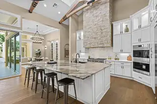 11800 ANAHEIM Avenue NE Kitchen